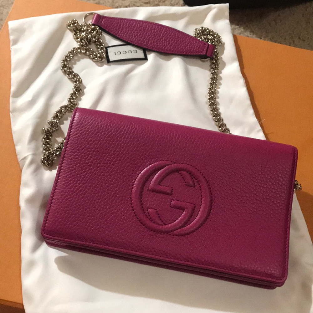 NWT Gucci wallet on chain